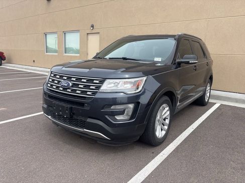 Used 2017 Ford Explorer XLT w/ Equipment Group 202A image 1