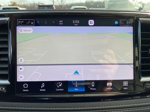 Used 2025 Chrysler Pacifica Limited image 26