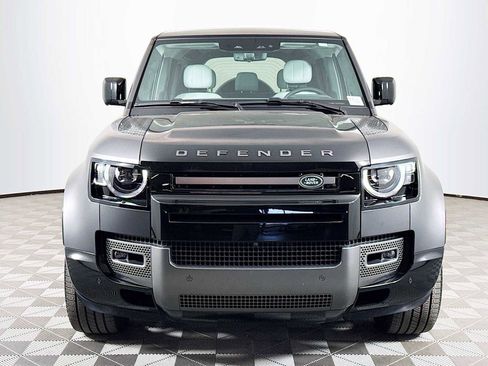 Used 2025 Land Rover Defender 110 V8 AWD/4WD image 2