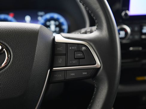 Used 2025 Toyota Highlander XSE AWD/4WD image 30