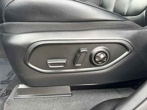 Used 2024 Jeep Grand Cherokee Limited image 23