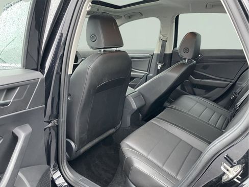 Used 2022 Volkswagen Jetta SE w/ Panoramic Sunroof Package FWD image 13