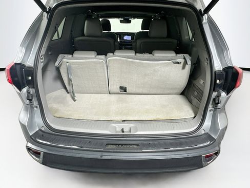 Used 2017 Toyota Highlander Limited image 32