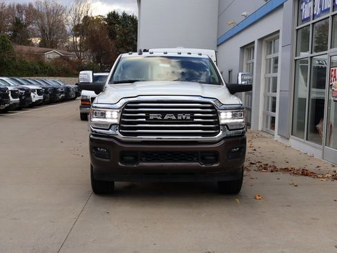 Used 2024 RAM 2500 Limited w/ Towing Technology Group image 5