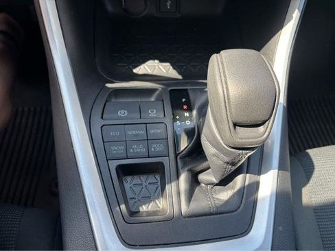 Used 2022 Toyota RAV4 LE image 24