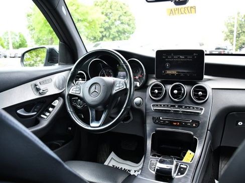 Used 2019 Mercedes-Benz GLC 300 4MATIC image 17