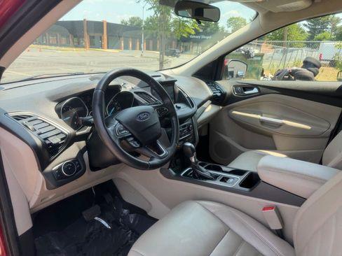 Used 2017 Ford Escape SE w/ SE Leather Comfort Package AWD/4WD image 10