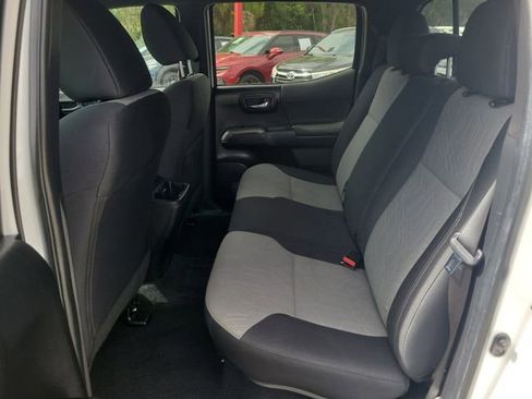 Used 2022 Toyota Tacoma TRD Off-Road w/ Technology Package image 11