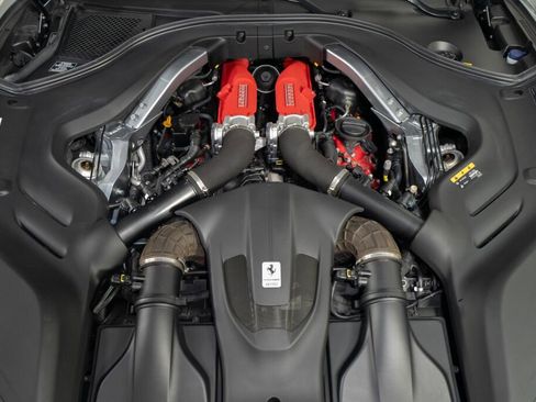 Used 2019 Ferrari Portofino RWD image 26