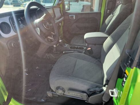 Used 2025 Jeep Wrangler Sport AWD/4WD image 11