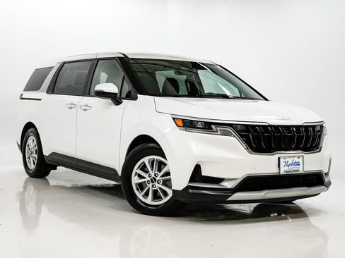 Certified 2024 Kia Carnival LX image 5