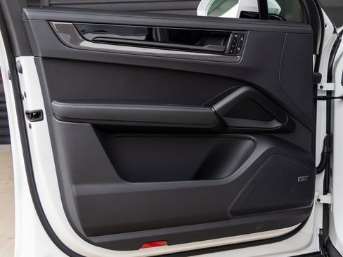 New 2026 Porsche Cayenne GTS image 23