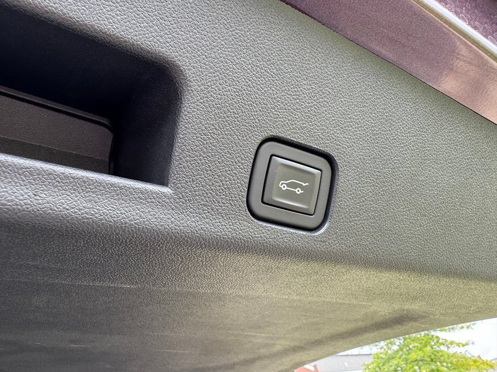 Certified 2025 Buick Enclave Avenir w/ LPO, Floor Liner Package FWD image 28