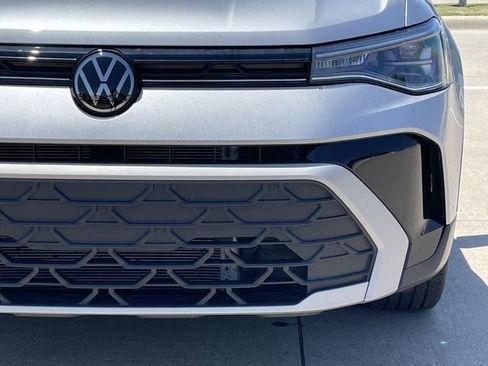 Used 2025 Volkswagen Taos S FWD image 7