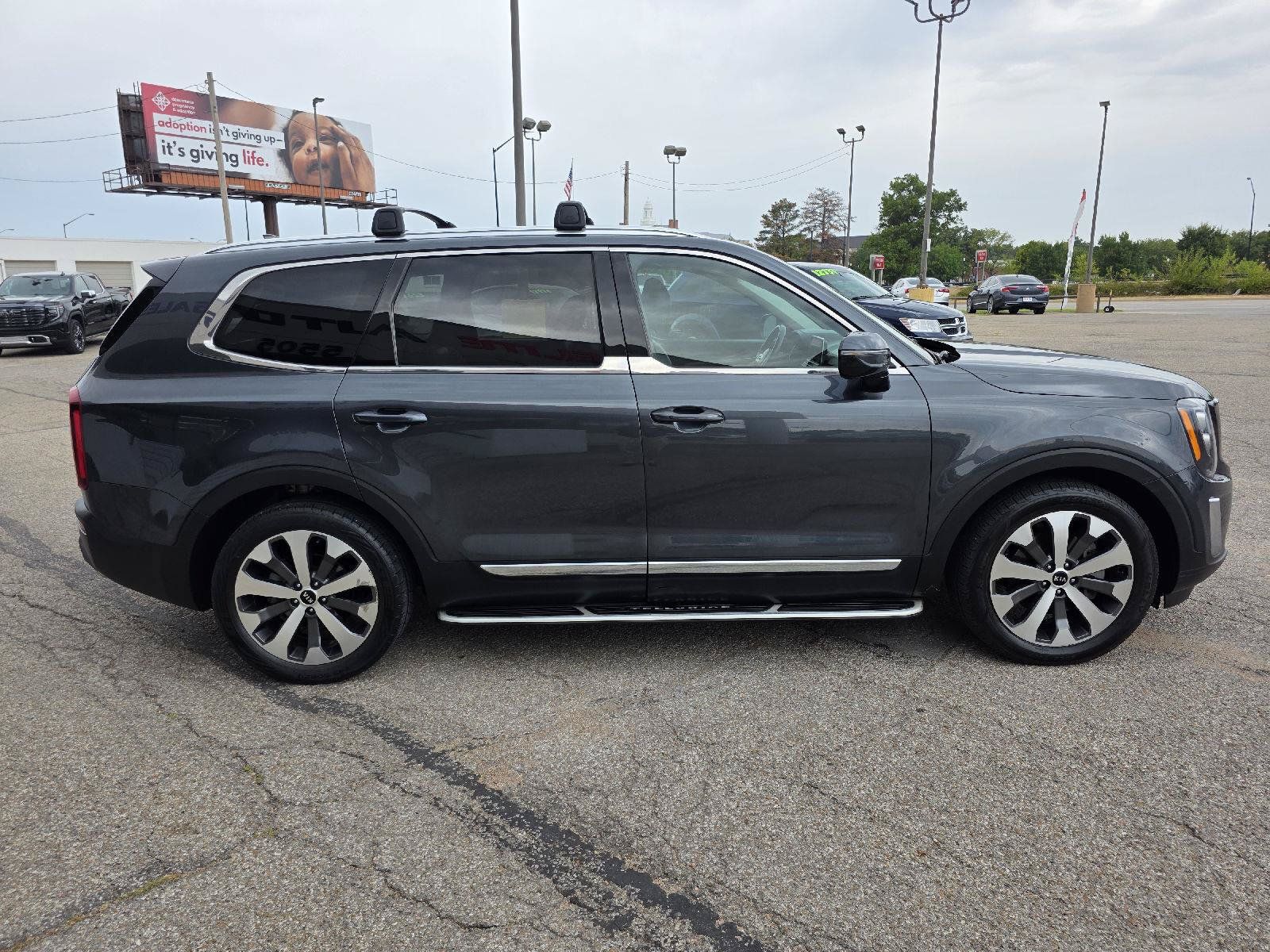 Used 2021 Kia Telluride EX w/ EX Premium Package FWD image 4