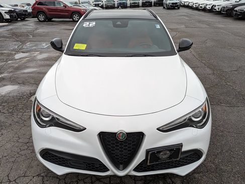 Used 2022 Alfa Romeo Stelvio Veloce AWD/4WD image 3