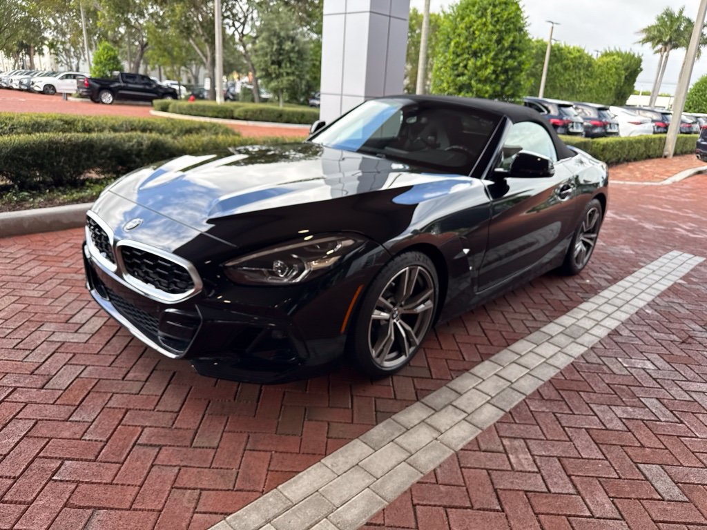 Used 2023 BMW Z4 sDrive30i w/ Convenience Package RWD image 2