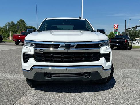 Used 2022 Chevrolet Silverado 1500 LT AWD/4WD image 5