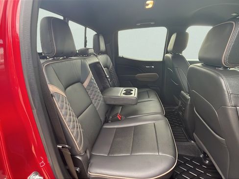 Used 2024 GMC Canyon Denali image 20