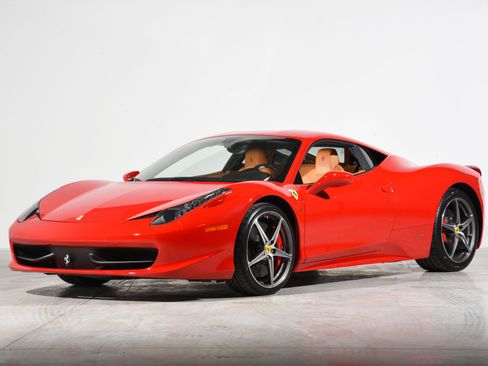Used 2015 Ferrari 458 Italia Coupe RWD image 11