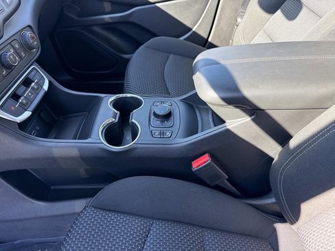 Used 2023 GMC Terrain SLE w/ Driver Convenience Package image 14