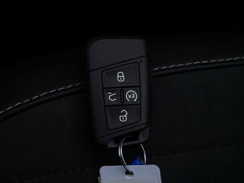 Certified 2025 Volkswagen Taos SE AWD/4WD image 30