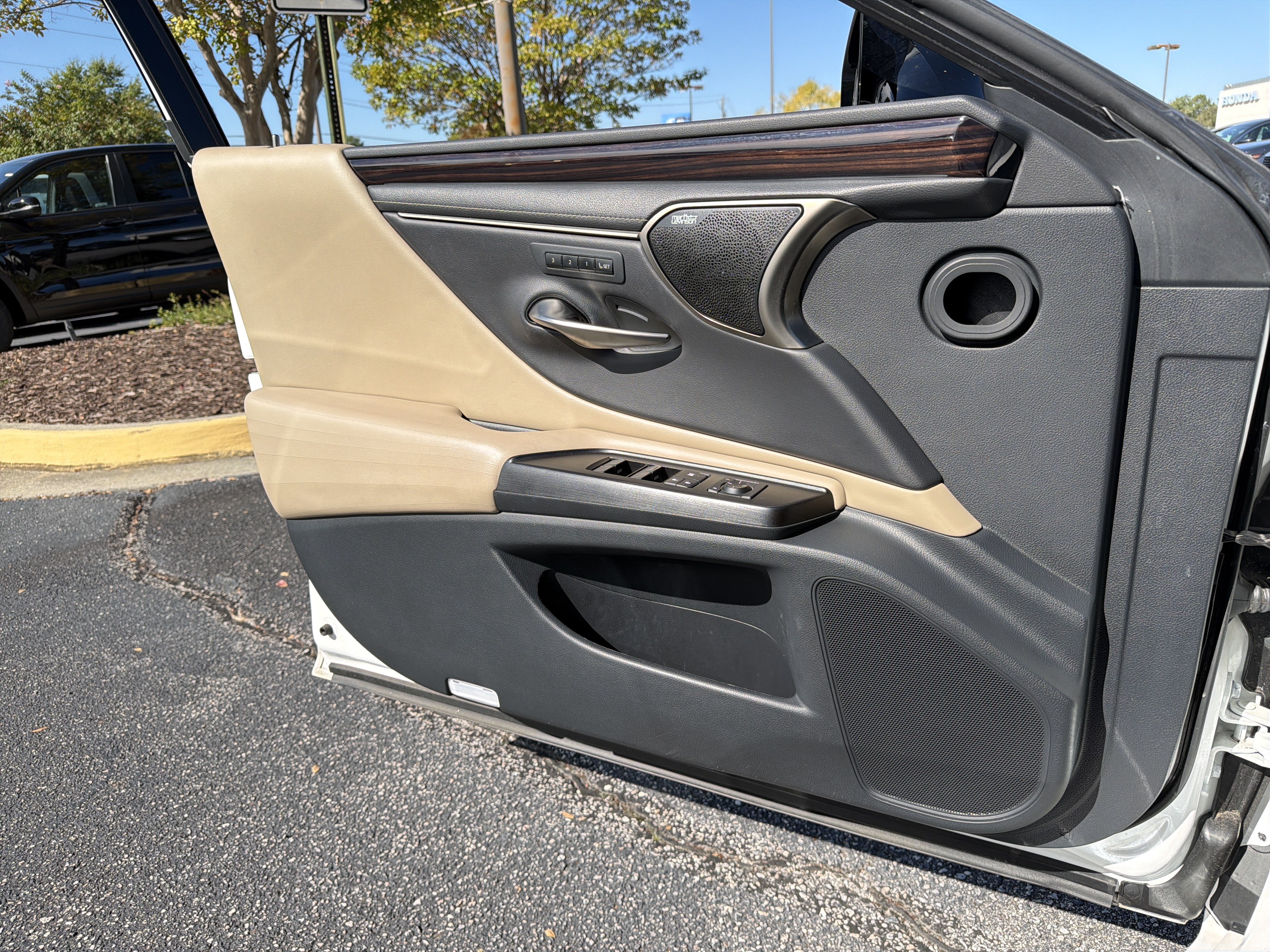 Used 2019 Lexus ES 350 w/ Premium Package FWD image 16