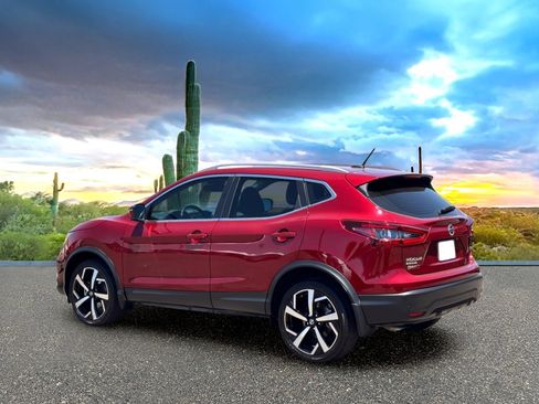 Used 2021 Nissan Rogue Sport SL w/ Premium Package FWD image 4