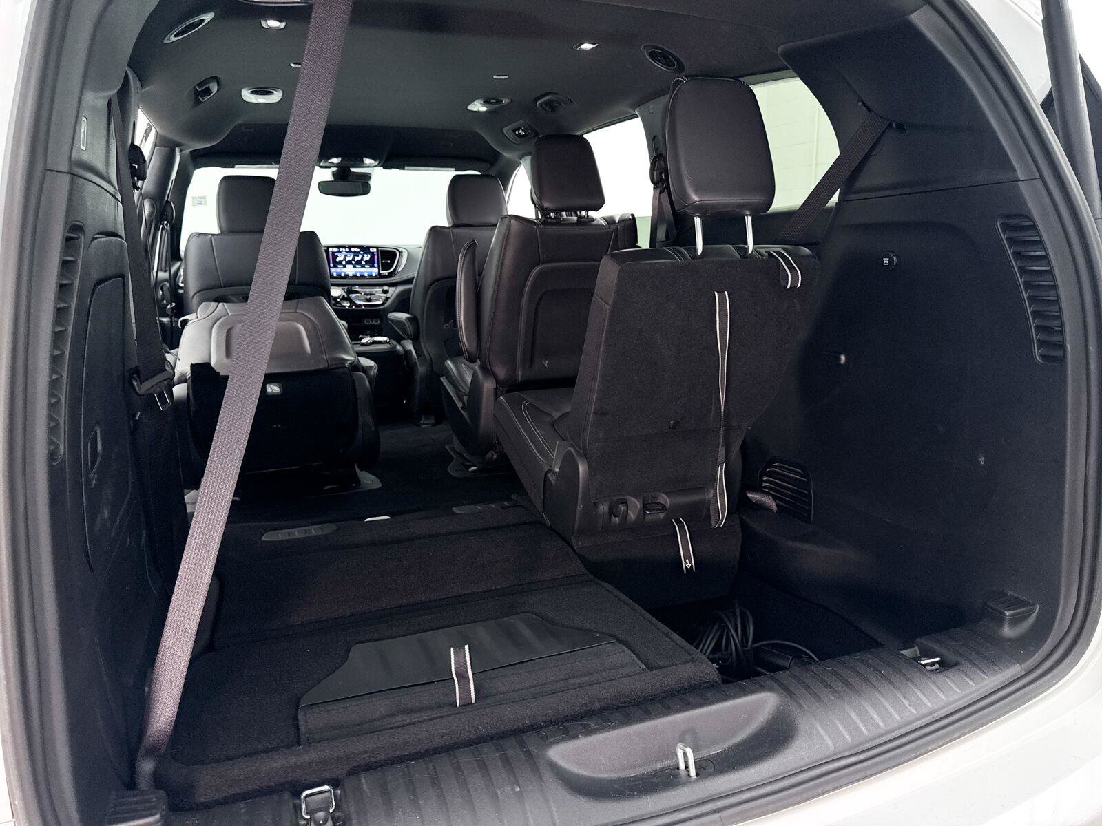Used 2022 Chrysler Pacifica Touring-L w/ S Appearance Package FWD image 27