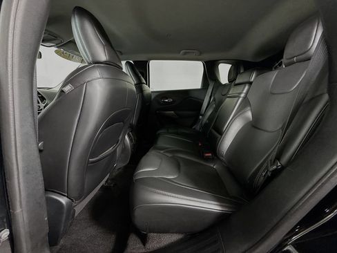 Used 2019 Jeep Cherokee Limited AWD/4WD image 18