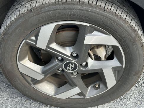 Certified 2023 Hyundai Venue SEL FWD image 10