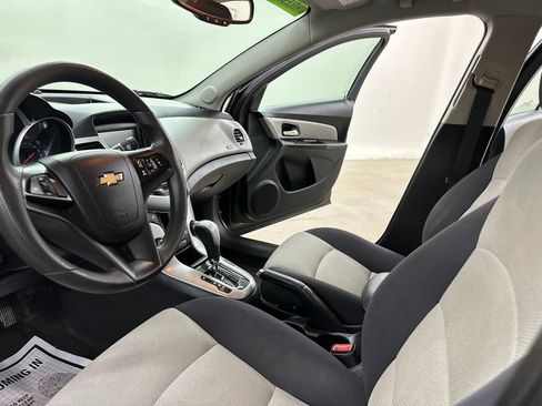 Used 2014 Chevrolet Cruze LS FWD image 32