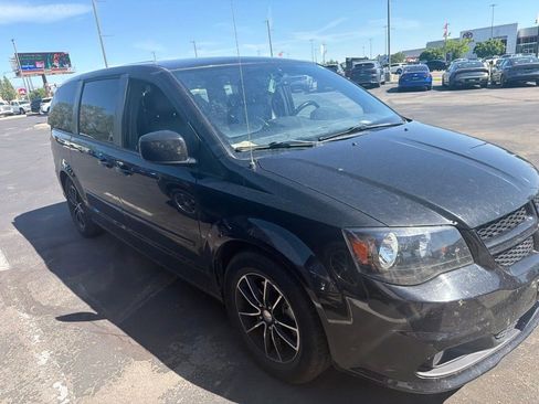 Used 2017 Dodge Grand Caravan GT FWD image 1