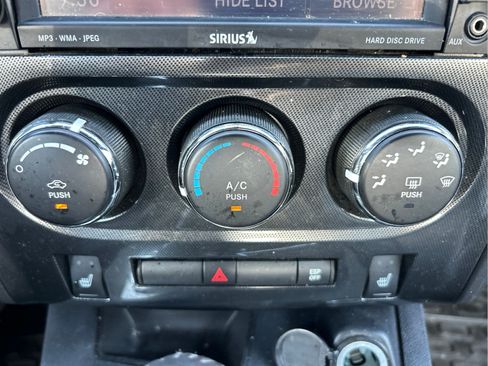 Used 2010 Dodge Challenger SE RWD image 28