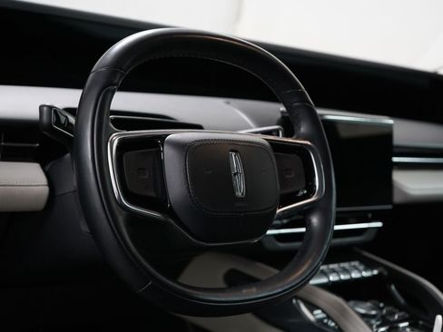 Used 2025 Lincoln Nautilus Premier AWD/4WD image 24