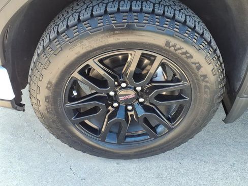 Certified 2025 GMC Sierra 1500 Elevation AWD/4WD image 9