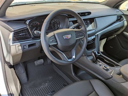 New 2025 Cadillac XT6 Luxury w/ LPO, Floor Liner Package image 9