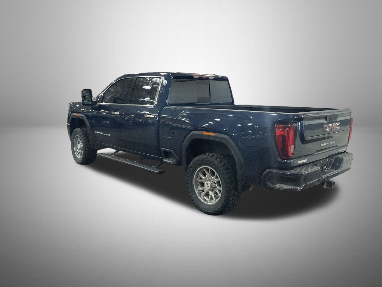 Used 2021 GMC Sierra 2500 Denali w/ Denali Ultimate Package AWD/4WD image 2