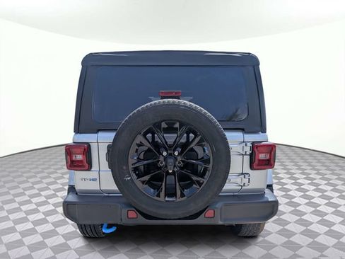 Used 2022 Jeep Wrangler Unlimited Sahara AWD/4WD image 5