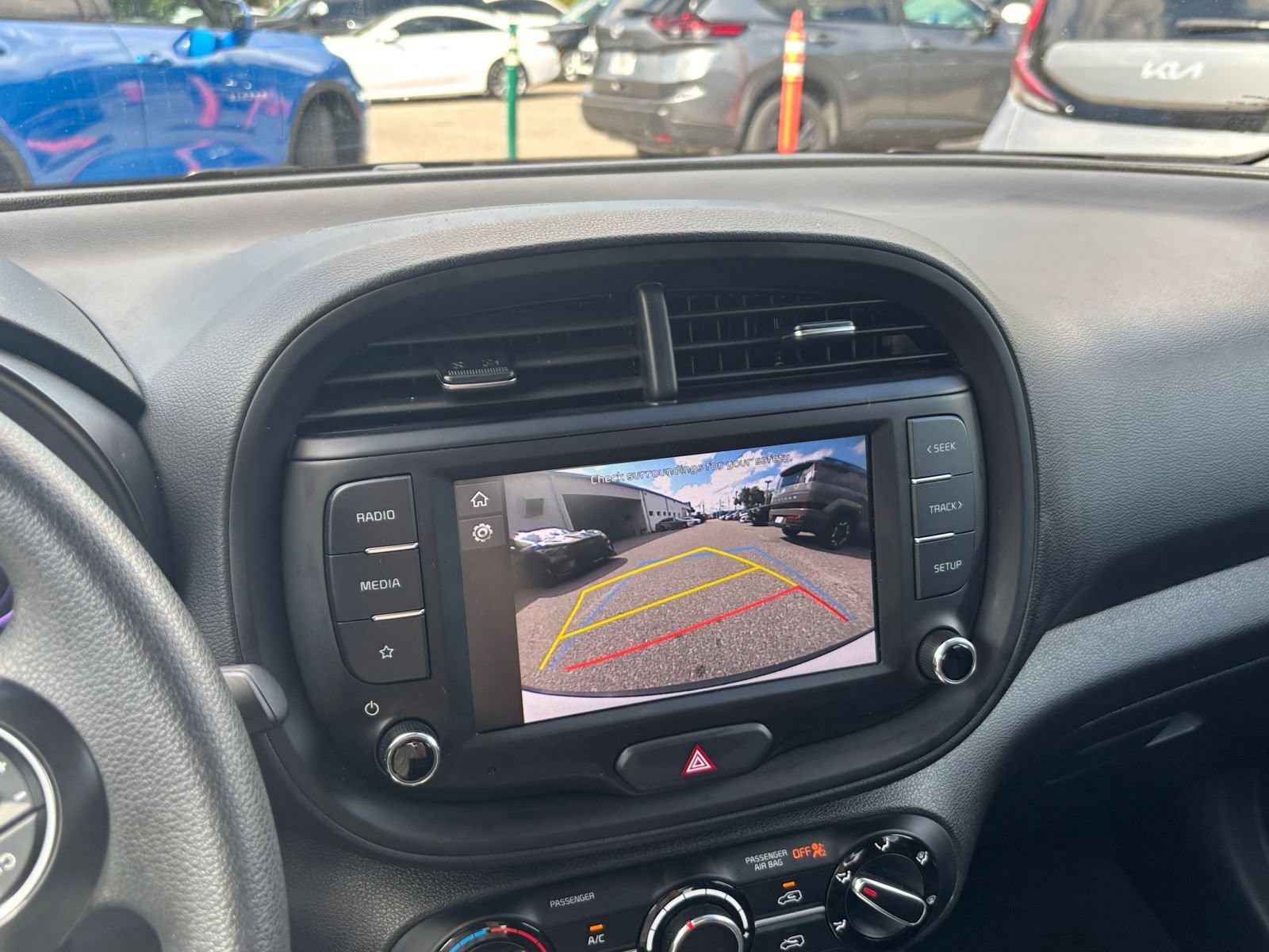 Used 2025 Kia Soul LX w/ LX Technology Package FWD image 21