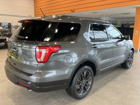 Used 2019 Ford Explorer XLT w/ Equipment Group 202A image 5