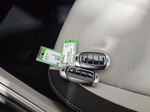 New 2025 Hyundai Venue SEL image 29