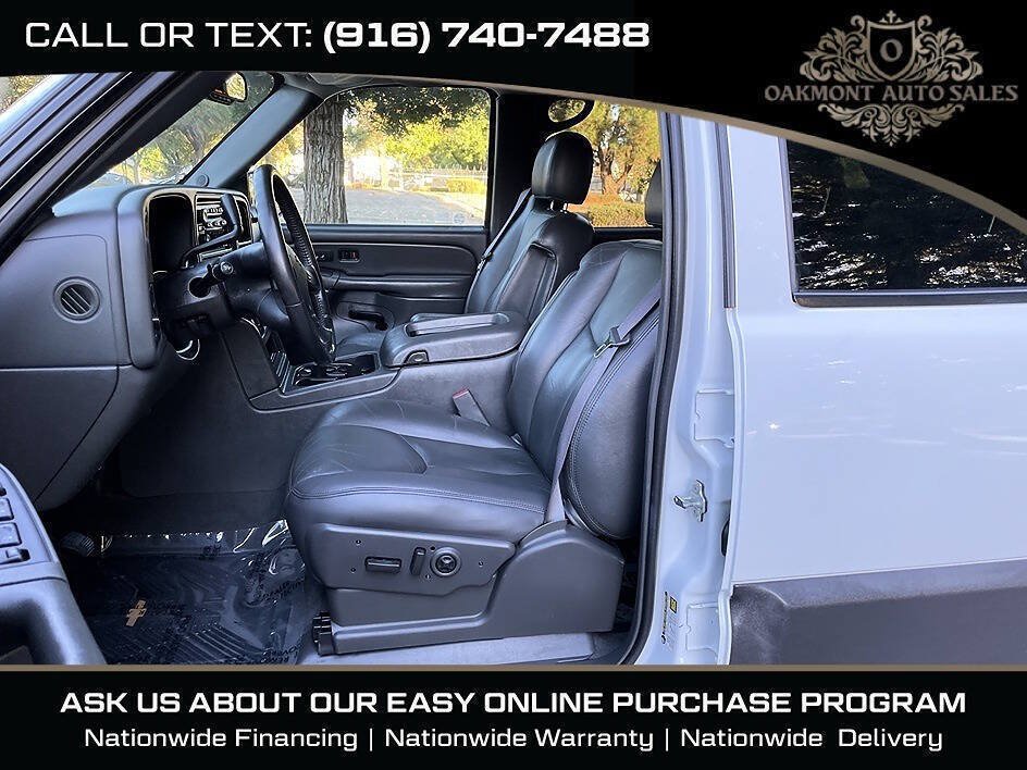 Used 2004 Chevrolet Avalanche 2500 w/ Preferred Equipment Group AWD/4WD image 25