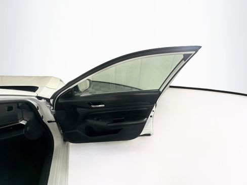 Used 2024 Nissan Altima 2.5 SV FWD image 30
