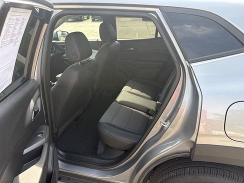 Used 2025 Chevrolet Trax LT FWD image 13