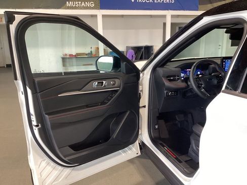 Certified 2025 Ford Explorer ST image 10