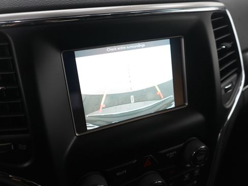 Used 2018 Jeep Grand Cherokee Limited image 27