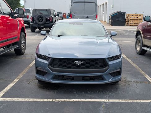 Used 2025 Ford Mustang Coupe RWD image 5