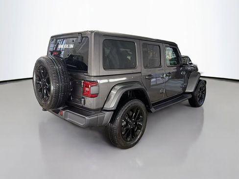 Used 2025 Jeep Wrangler Unlimited Sahara image 7