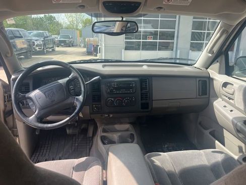 Used 2004 Dodge Dakota SLT w/ Deluxe Convenience Group AWD/4WD image 12